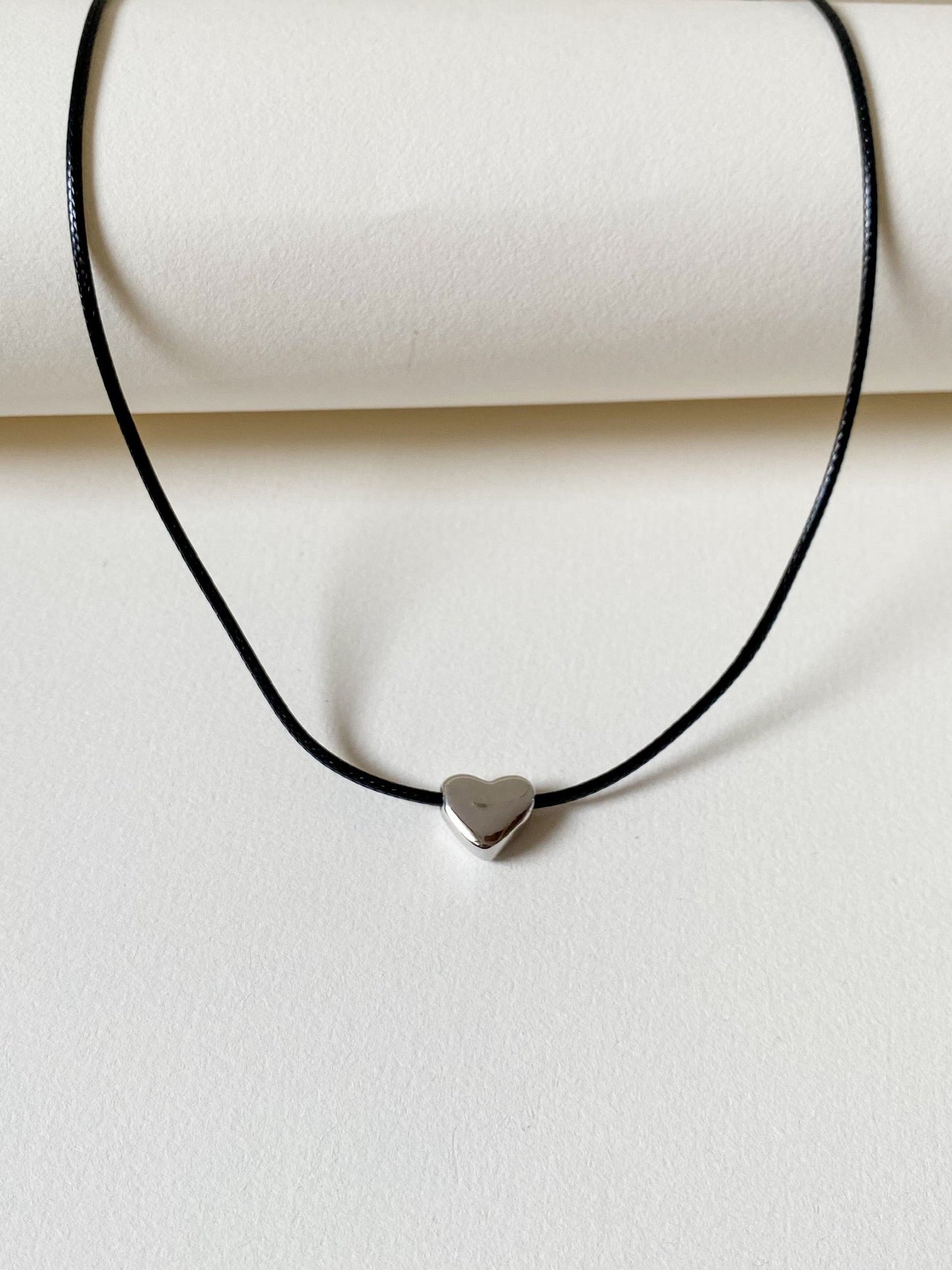 Collar Cuero Corazon Plata