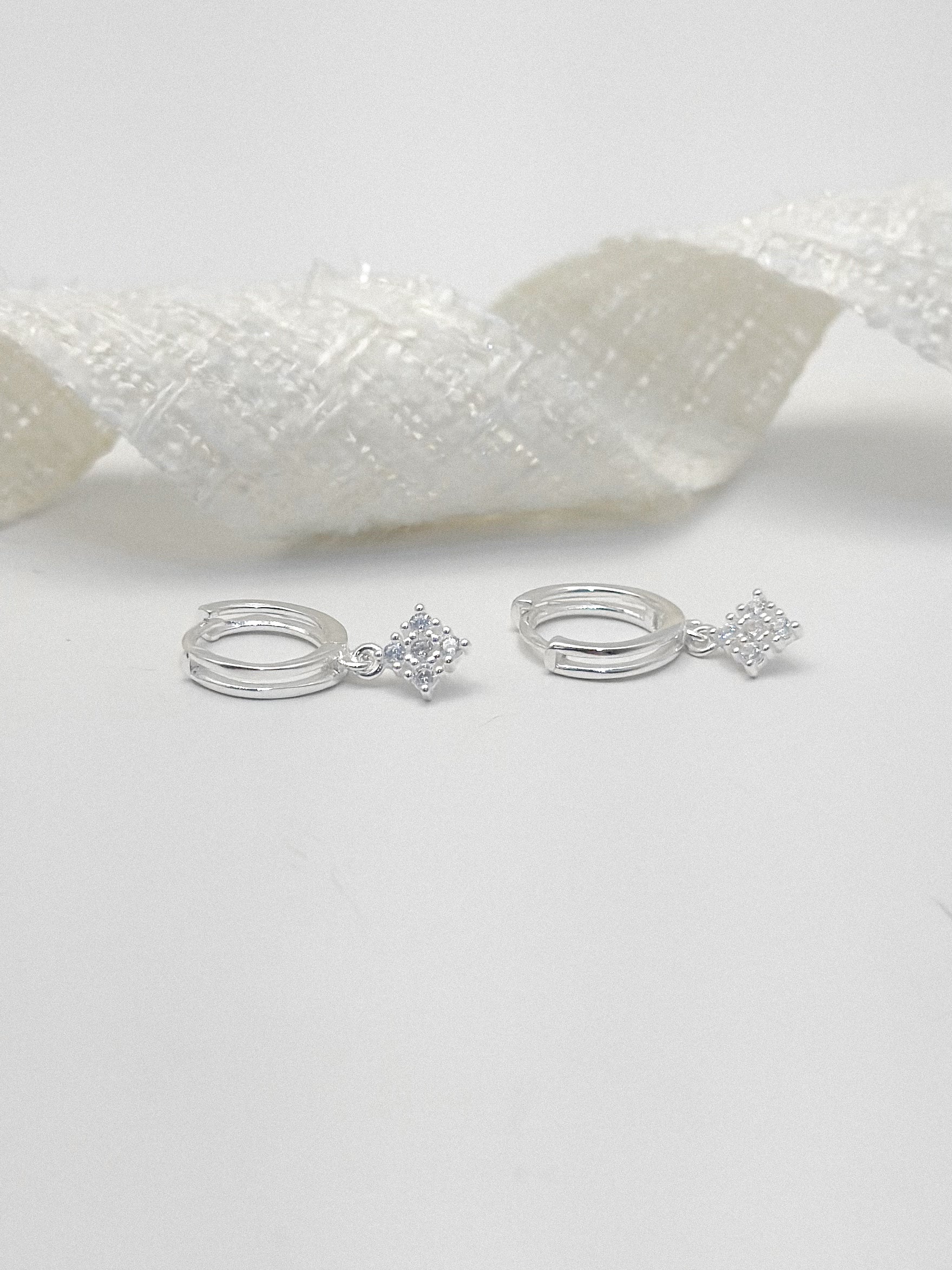 Arete Plata Ley 925 Mini Rombo Zircones