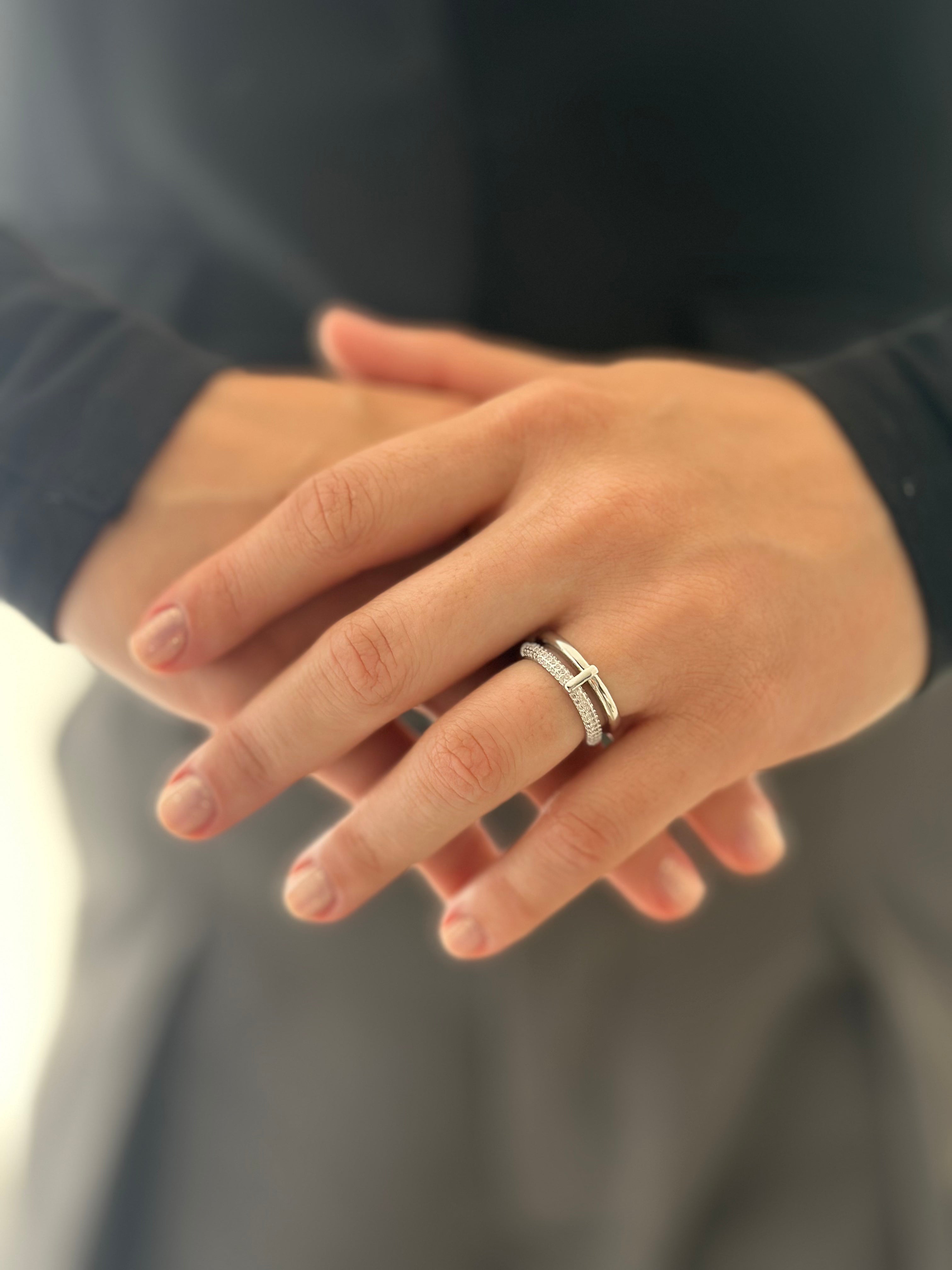 Anillo Plateado Doble Zircones