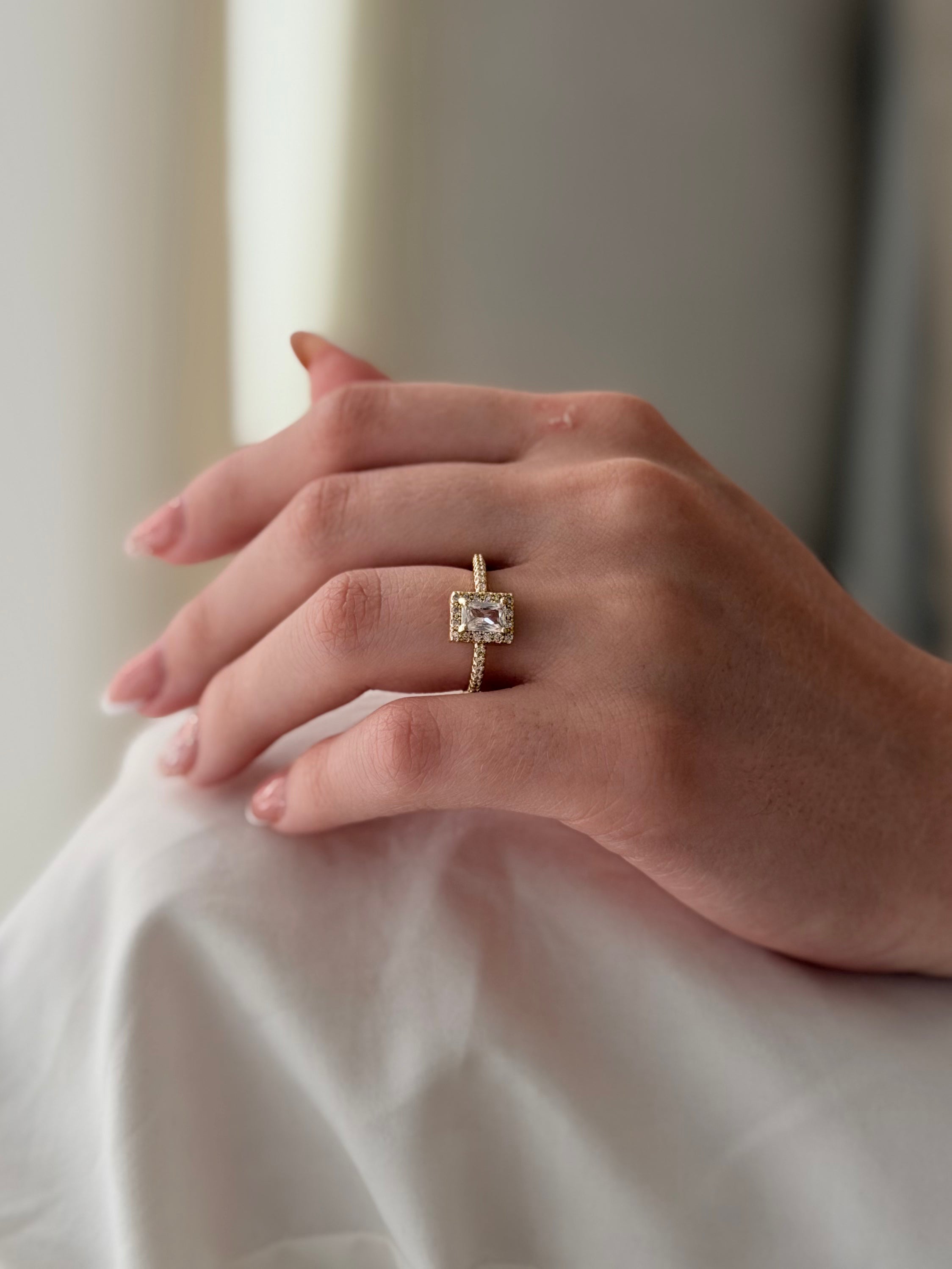 Anillo Tipo Compromiso Cuadrado