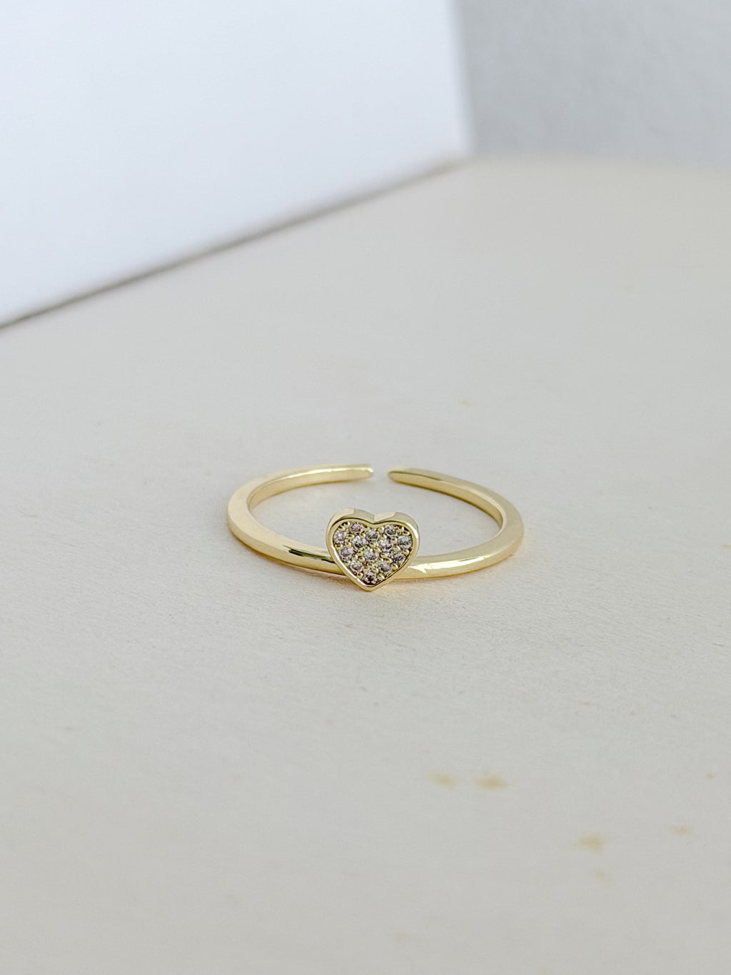 Anillo Liso Corazon Zircones