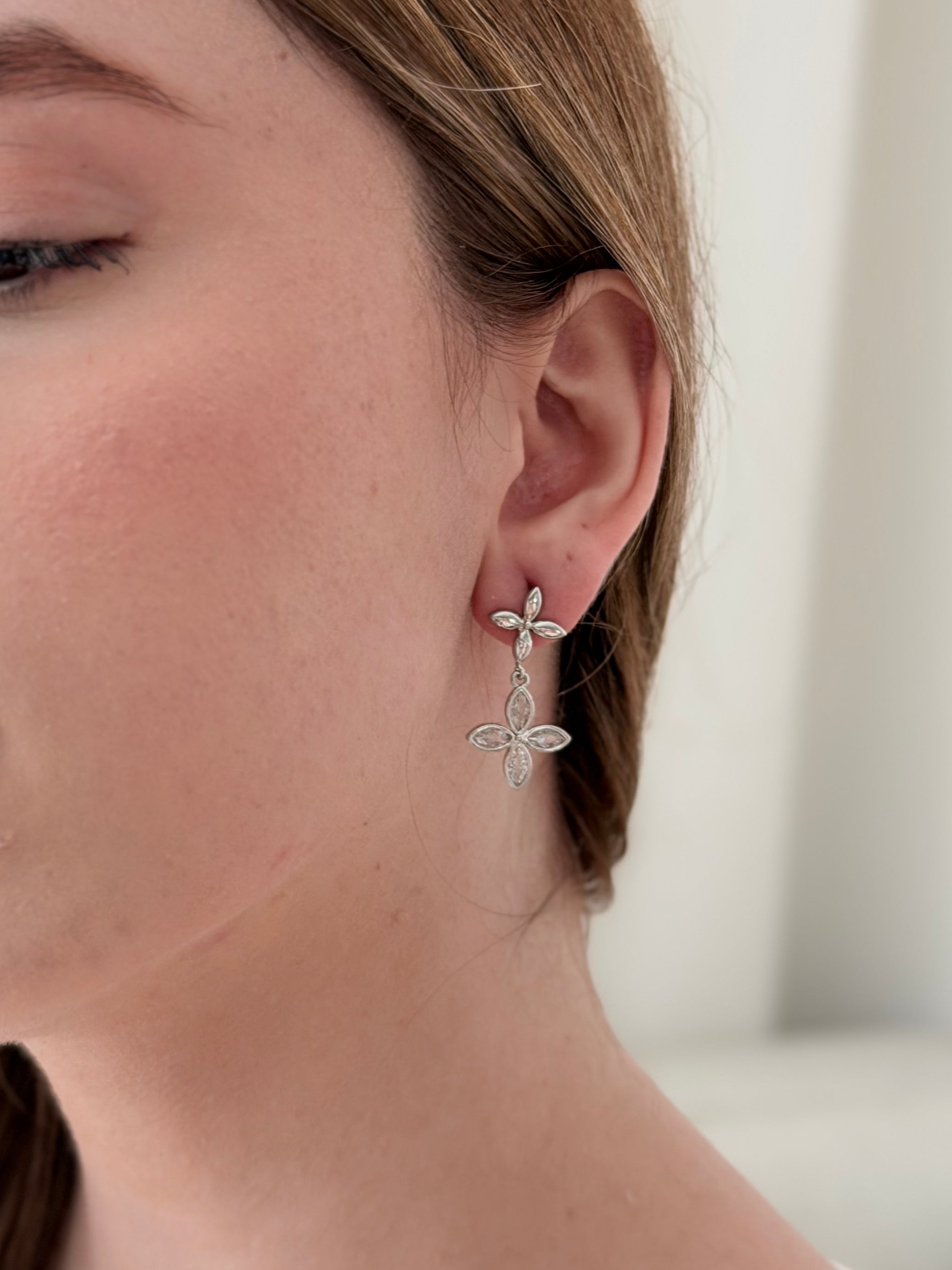 Arete Trebol Zircones Plateado