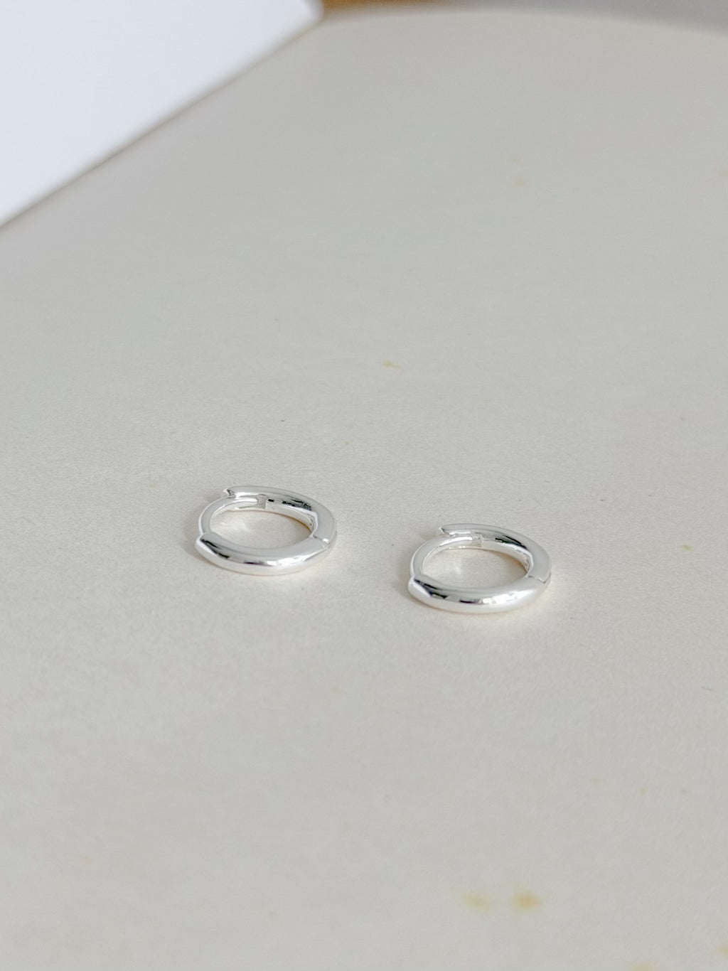 Candonga Rodio 8Mm Lisa Baño Plata