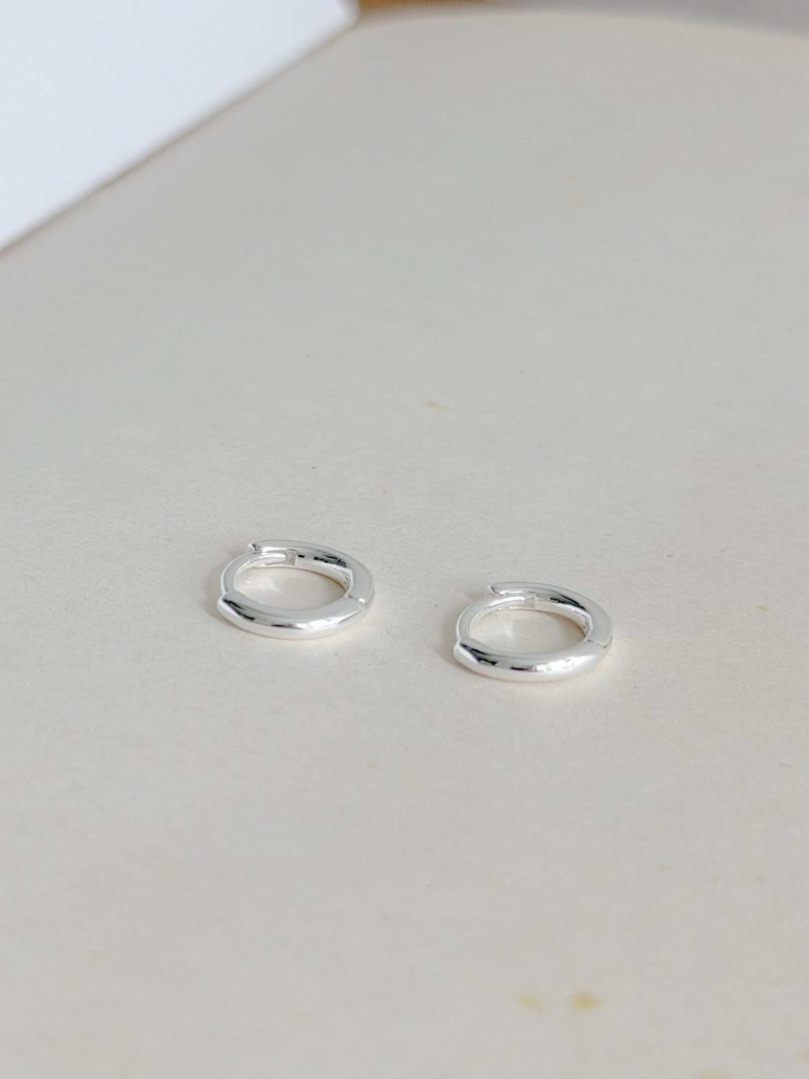 Candonga Rodio 8Mm Lisa Baño Plata