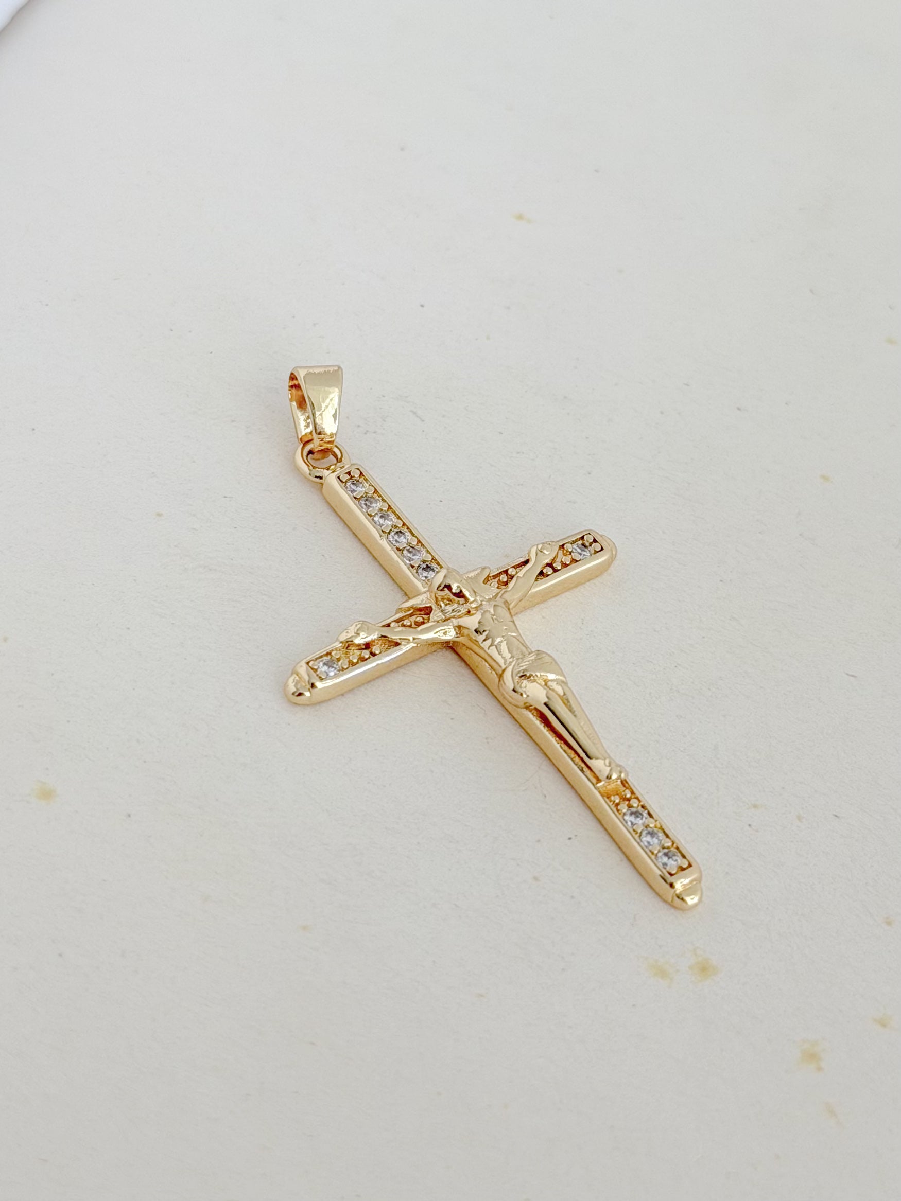 Dije Cruz Microzircones Rodio