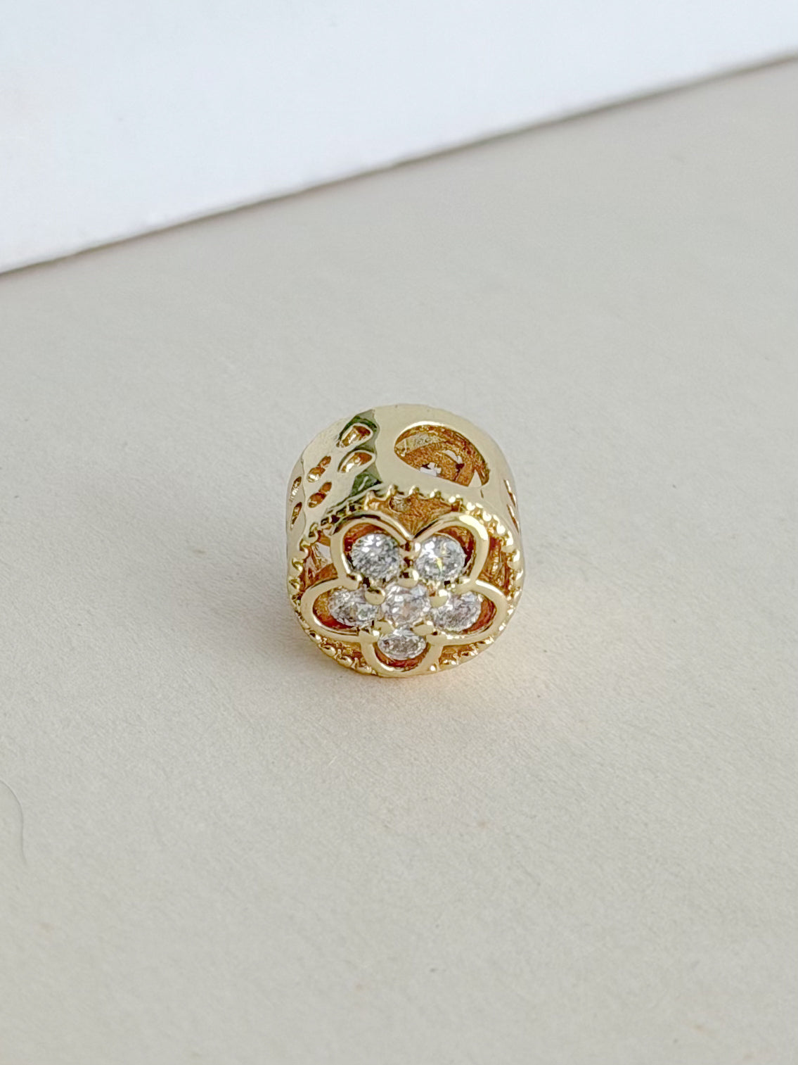 Dije Pandora Flor Zircones