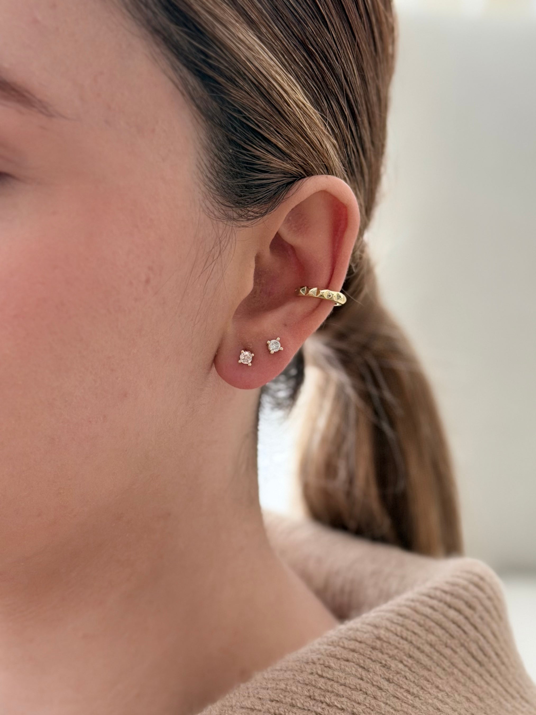 Earcuff Diamantado Dorado Rodio
