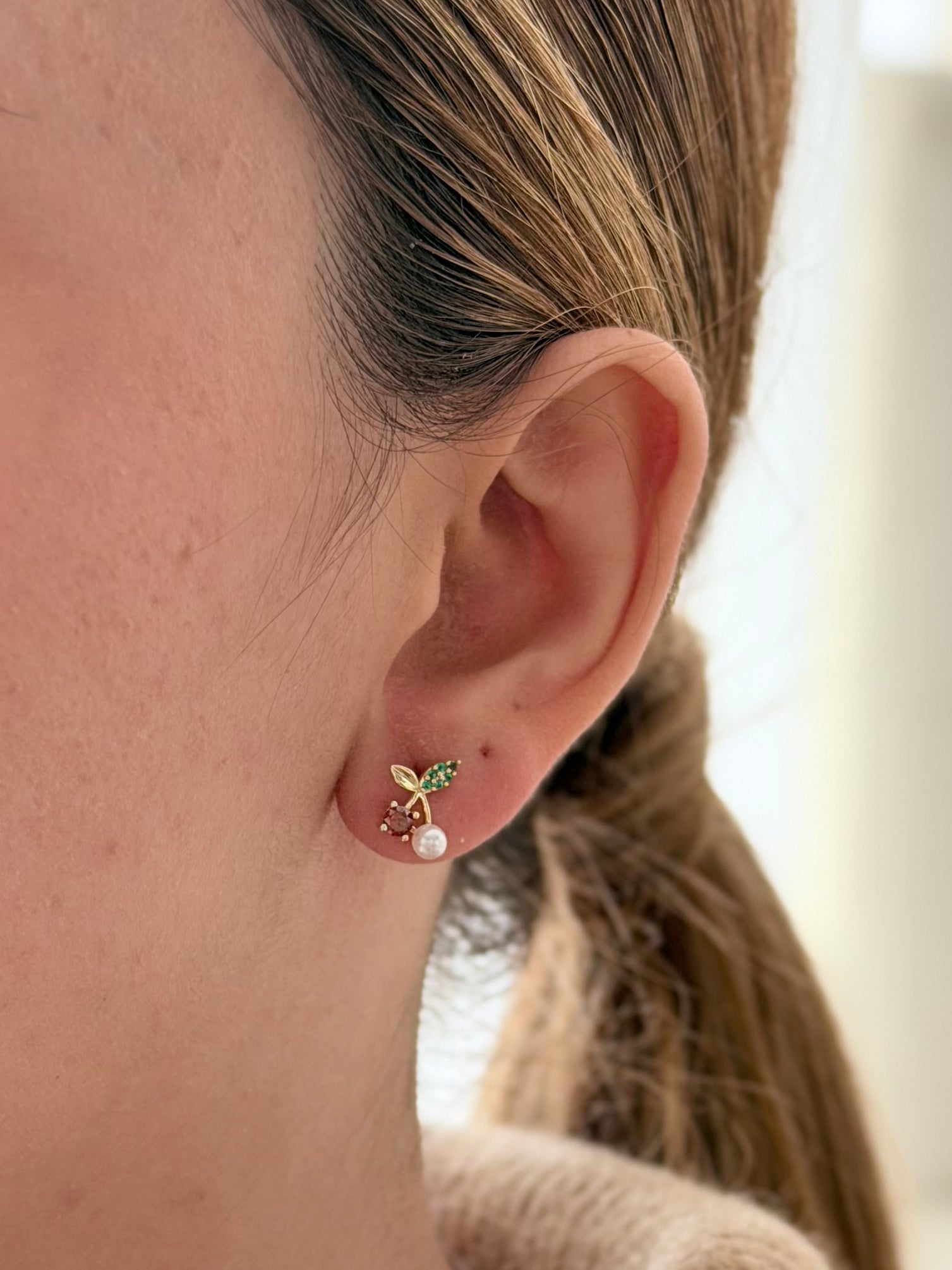 Topo Cereza Zircon Rojo/Perla Rodio