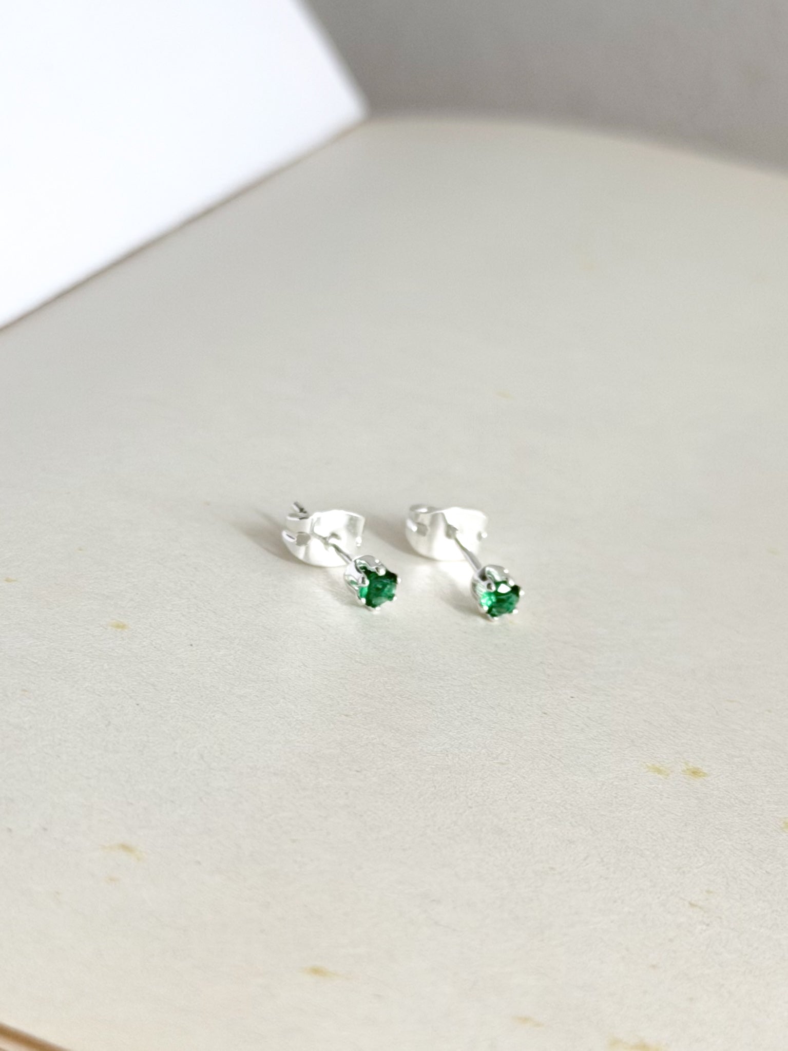 Topo Rodio 3Mm Zircon Esmeralda Baño Plata