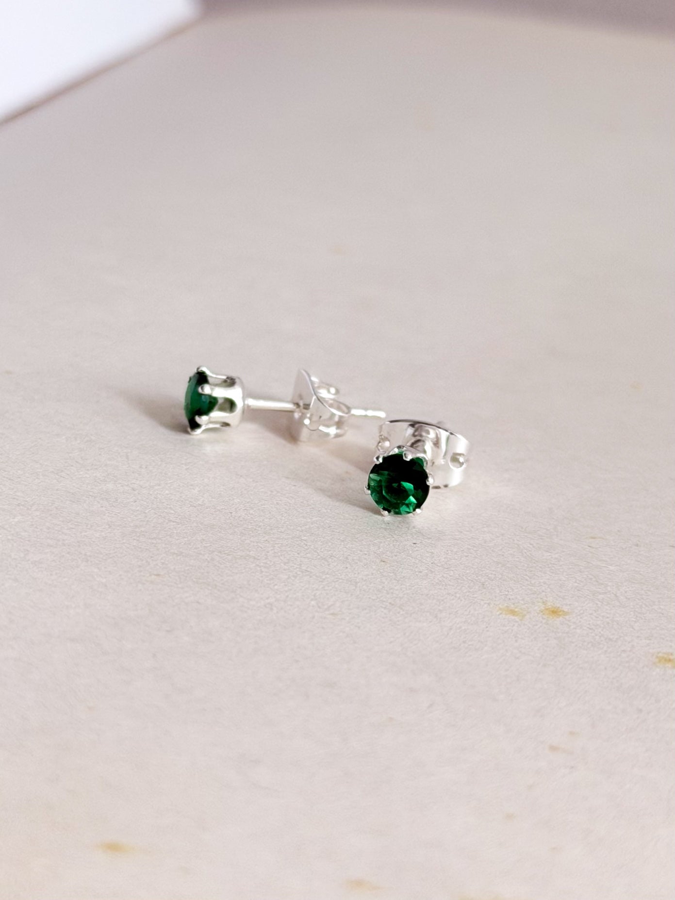 Topo Rodio 4Mm Zircon Esmeralda Baño Plata