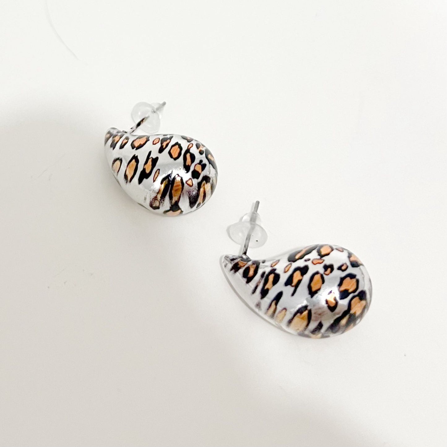 Arete Gota Animal Print Plateado